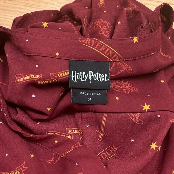 Harry Potter Gryffindor House Dard Red Georgette Pullover Blouse Size 2 Plus Sz - Picture 9 of 11
